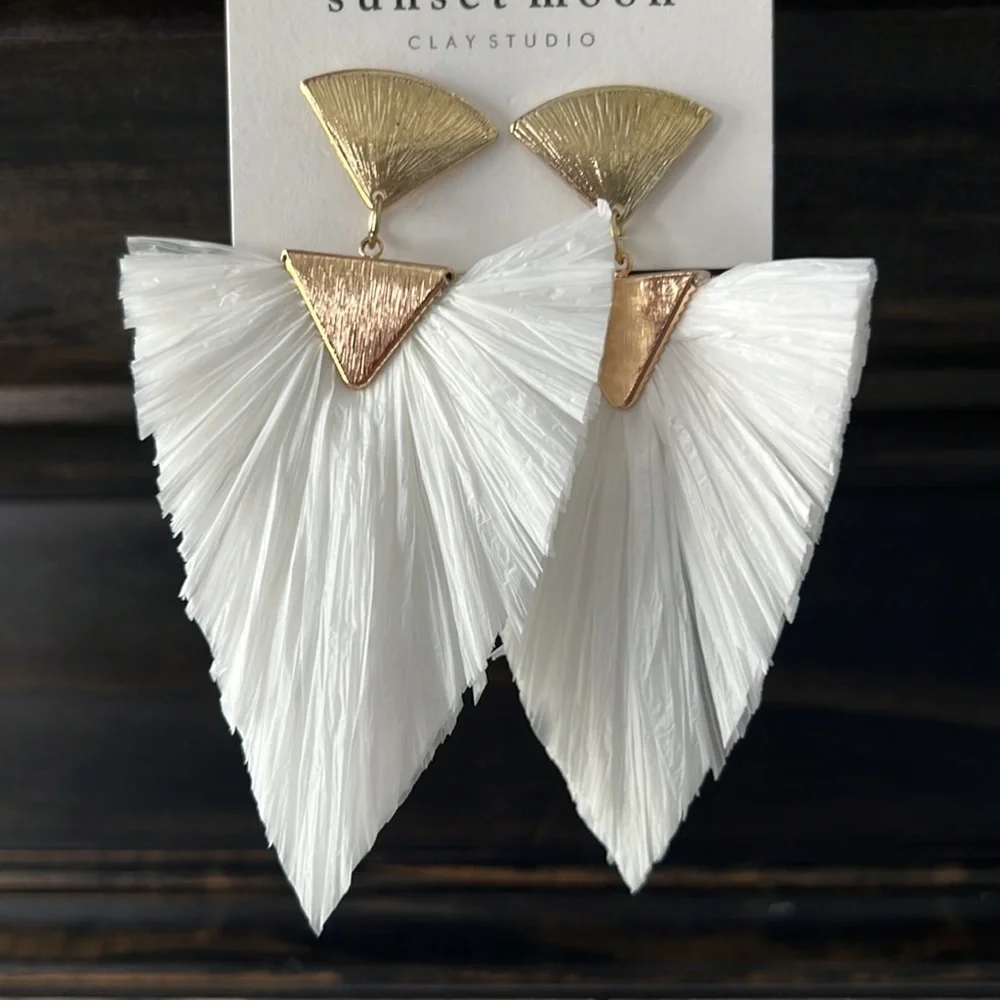 🌼HANDMADE🌼 Bohemian White Raffia Earrings